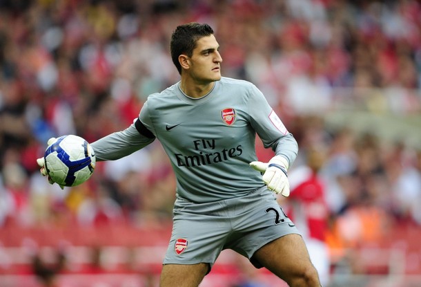 Mannone eyes starting gig; Fabregas unhappy on the bench