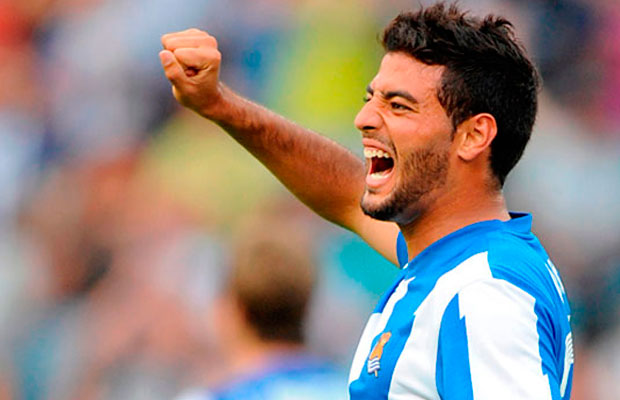 Real Sociedad forward Carlos Vela does not want Arsenal do not trigger the €4 million buy-back clause in his current contract.