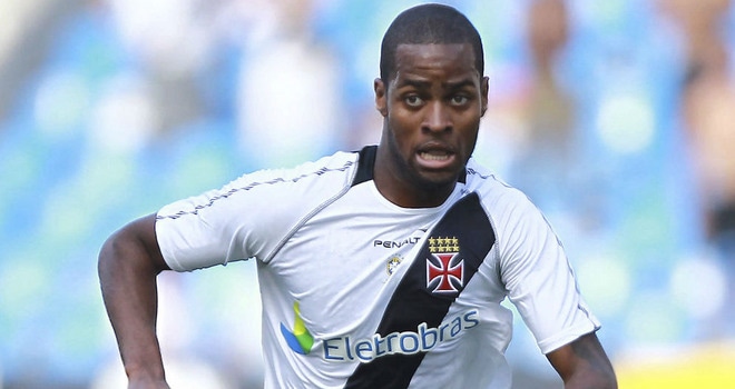 Vasco Da Gama defender Dede is reportedly set to leave the club to join 2012 FIFA Club World Cup champions Corinthians.