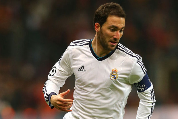 Gonzalo Higuain and Pepe Reina are on the verge of joining Napoli after both players passed their respective medicals on Wednesday.