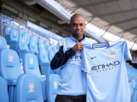 Manchester City defensive midfielder Fernandinho has revealed both Chelsea and Tottenham Hotspur were interested in signing him this summer.