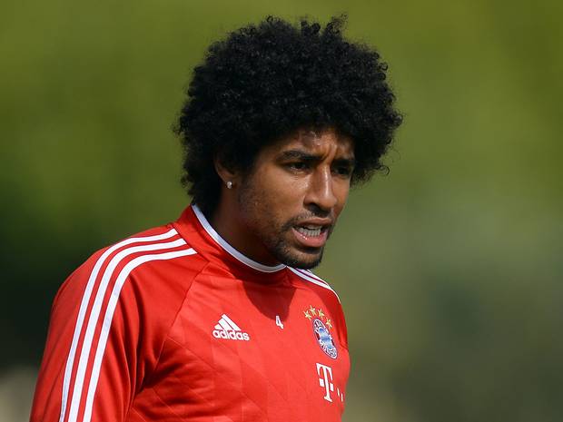 Brazil international centre-back Dante has signed a one-year contract extension with treble winners FC Bayern Munich.