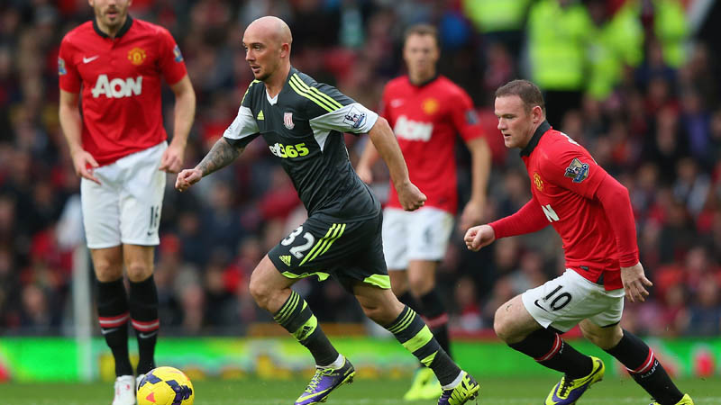 Stoke City F.C. manager Mark Hughes has revealed he would like midfielder Stephen Ireland to ink a long-term deal at the Britannia Stadium.