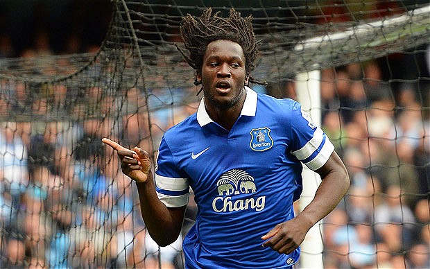 Everton F.C. manager Roberto Martinez is hoping Romelu Lukaku stays at Goodison Park next season amid speculation linking him with a summer exit from Chelsea.