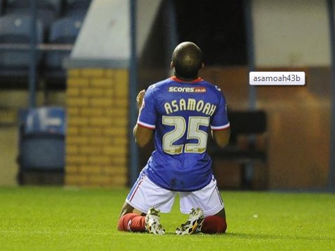 League Two side Carlisle United have extended Derek Asamoah's initial one-month deal with the club until 4 January 2015.