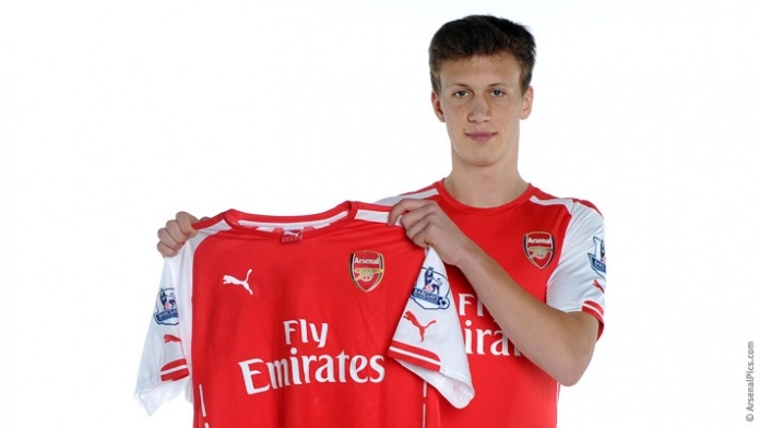 Arsenal have completed the signing of highly-rated teenager Krystian Bielik from Ekstraklasa side Legia Warsaw for an undisclosed transfer fee.