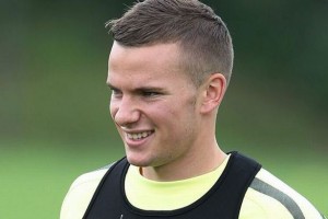 Tom Cleverley is in talks with Everton over a summer move