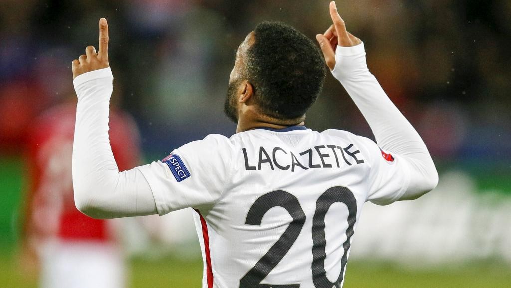 Olympique Lyonnais forward Alexandre Lacazette has snubbed reported interest from the English Premier League in favour of penning a new four-year deal at the Stade de Gerland.
