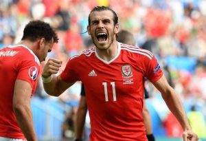 Gareth Bale needs better assistance / Image via theguardian.com