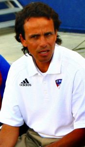 FC Dallas coach Oscar Pareja (Wikipedia / Jason Gulledge)