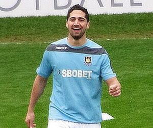 The LA Galaxy's Sebastian Lletget may get a chance to play for the USMNT (Wikipedia / Egghead06)