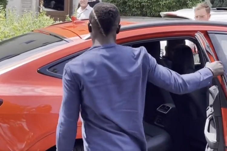 Liverpool star Sadio Mane arrives to Munich for medical forward of proposed Bayern switch (Video) Liverpool star Sadio Mane arrives to Munich for medical forward of proposed Bayern switch (Video)