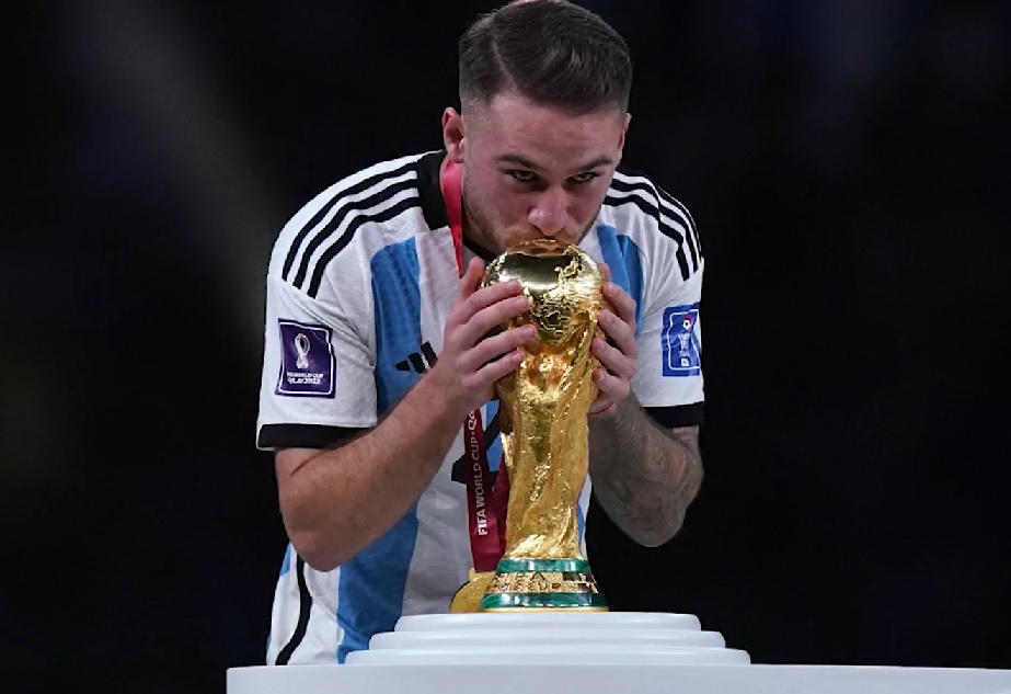 Brighton and Hove boss Roberto De Zerbi 'very proud' of Alexis Mac Allister after World Cup triumph with Argentina (Video)