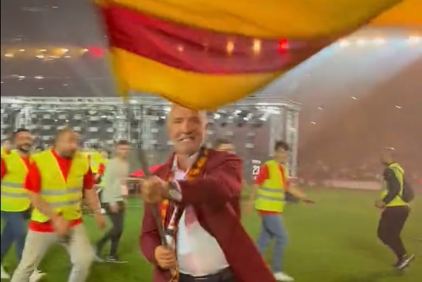 Galatasaray legend Graeme Souness recreates historic controversial flag planting moment (Video) – Soccer News