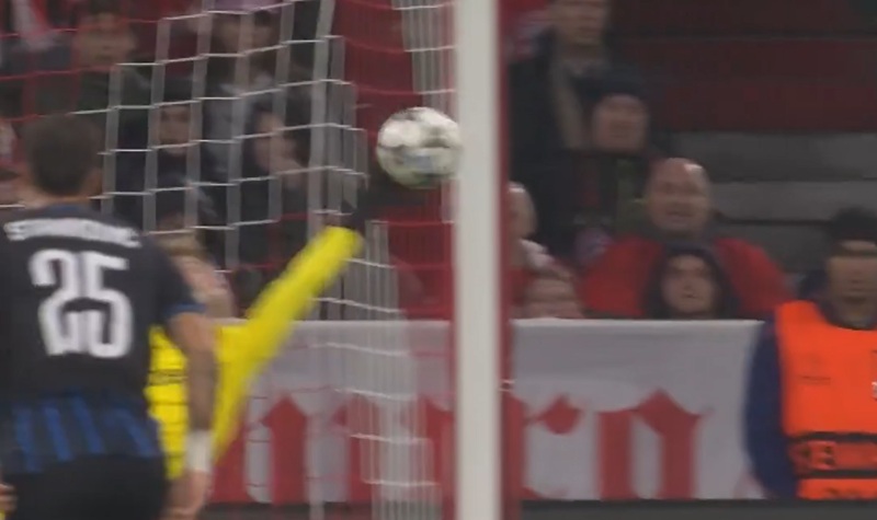 Lots of brilliant saves from the goalkeeper in the third round of the Champions League (Video) Lots of brilliant saves from the goalkeeper in the third round of the Champions League (Video)