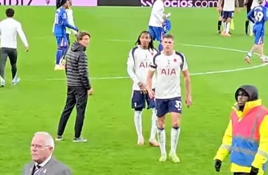 Spurs defenders Micky van de Ven and Djed Spence apologized for post-match behavior after Chelsea defeat (Video)