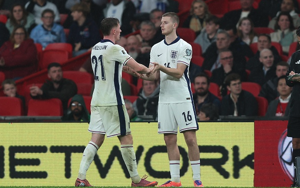 هل يمكن لإليوت أندرسون وآدم وارتون أن يحلا محل كاسيميرو في مانشستر يونايتد هذا الصيف؟